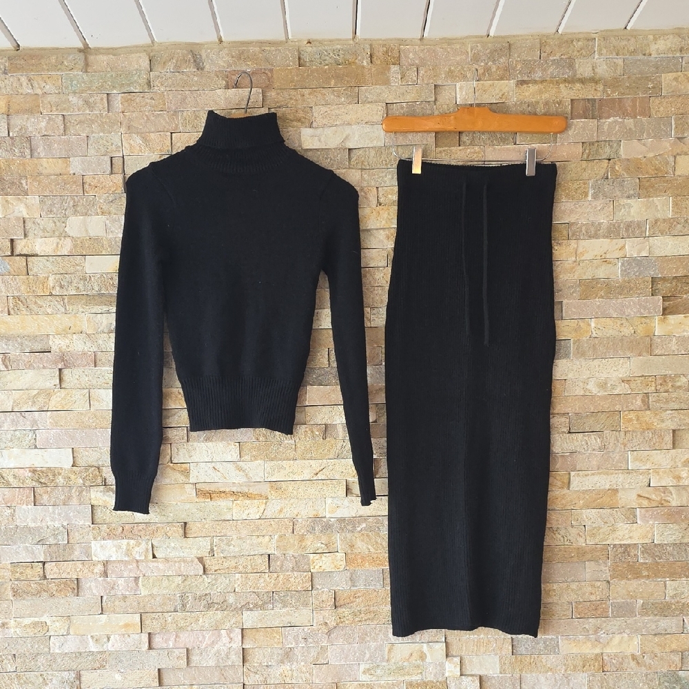 Forever 21 Black Knit Sweater